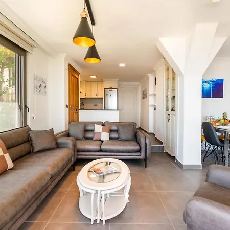 Lovely Flat 300 M To With Shared Pool In Kas Lejlighed